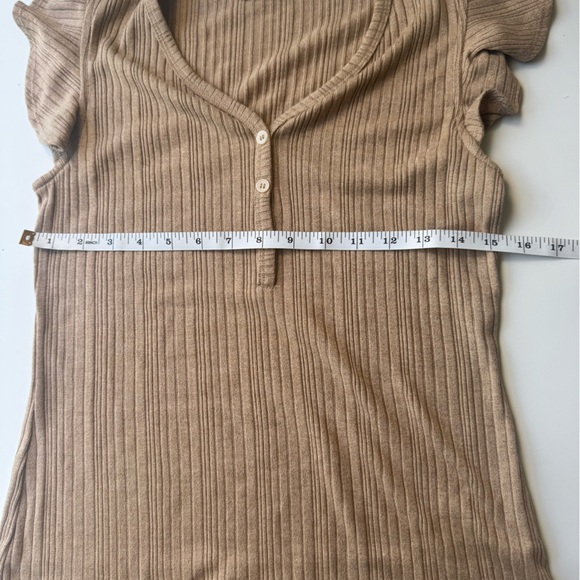 Doe and Rae Ribbed Knit Button Front Top - Picture 4 of 6